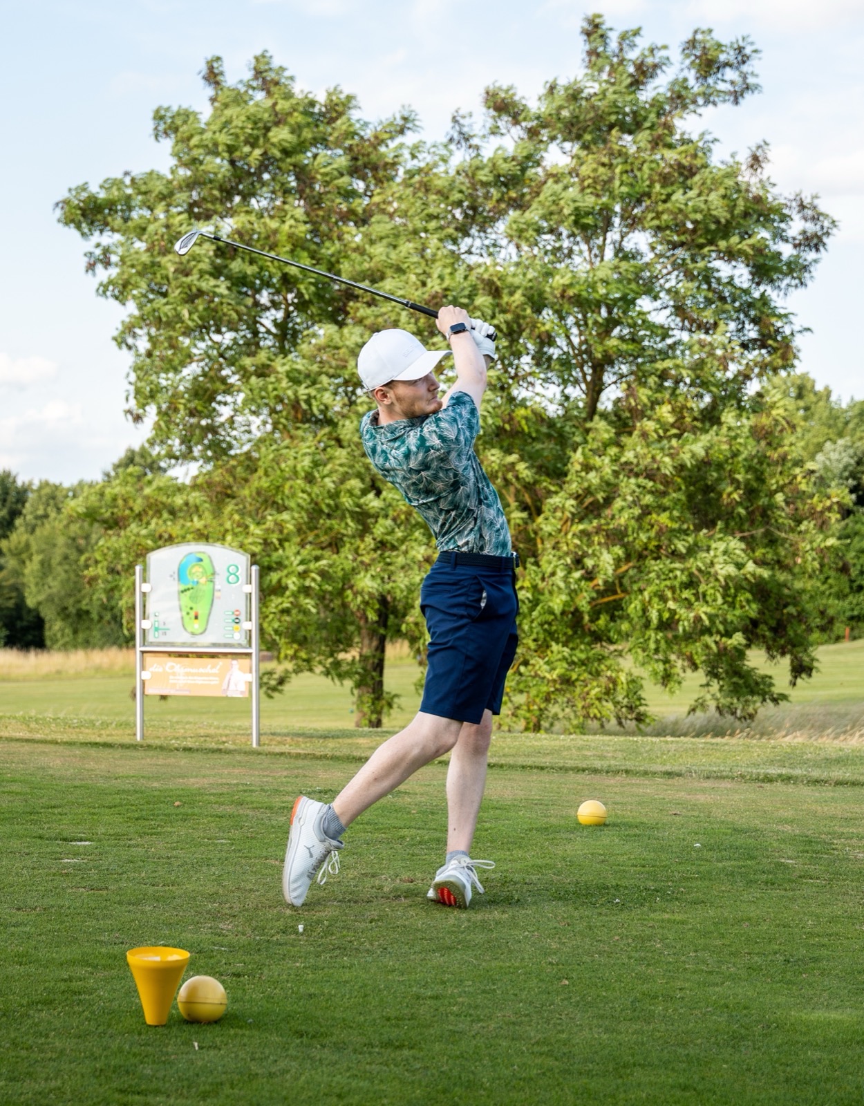Julius auf dem Golfplatz